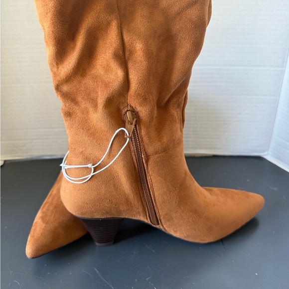 Universal Thread mid calf women’s boot size 6.5 color cognac pointed toe , NWT - Picture 3 of 5